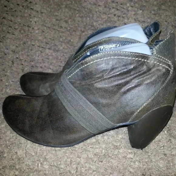 JUMP FOR THE PEOPLE-BRASH Bootie-Olive/Dark Brown - Picture 2 of 7